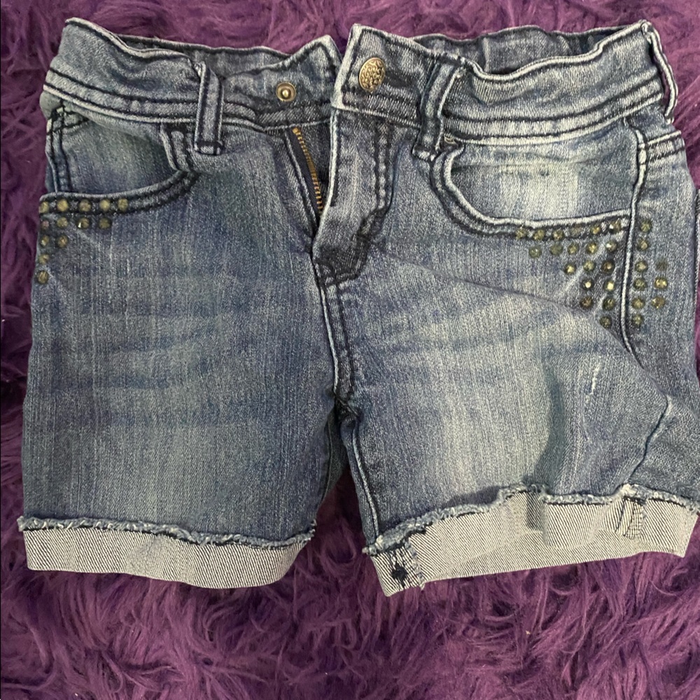 Jean shorts with beaded details on pockets.